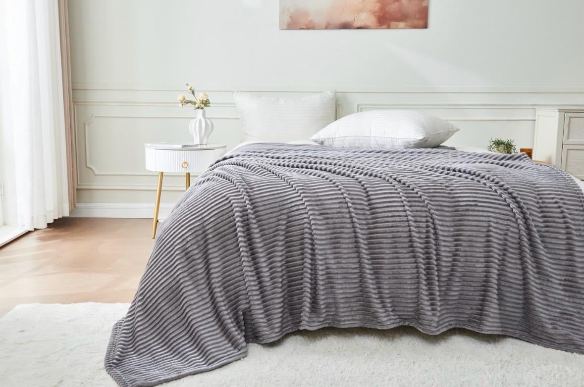 King Size Ribbed Throw